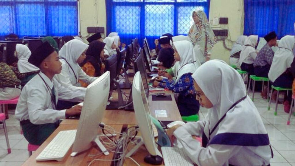 Tantangan Akhlak Islam Menghadapi Era Teknologi