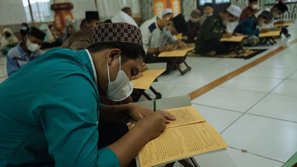 Menghadapi Tantangan dan Harapan Akhlak Islam di Dunia Pendidikan